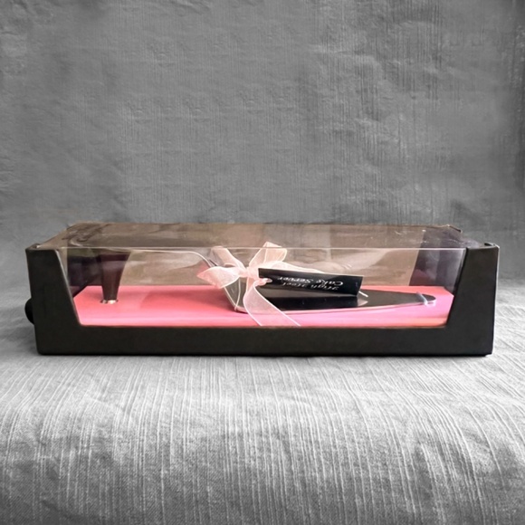High Heel Cake Server - Picture 4 of 6